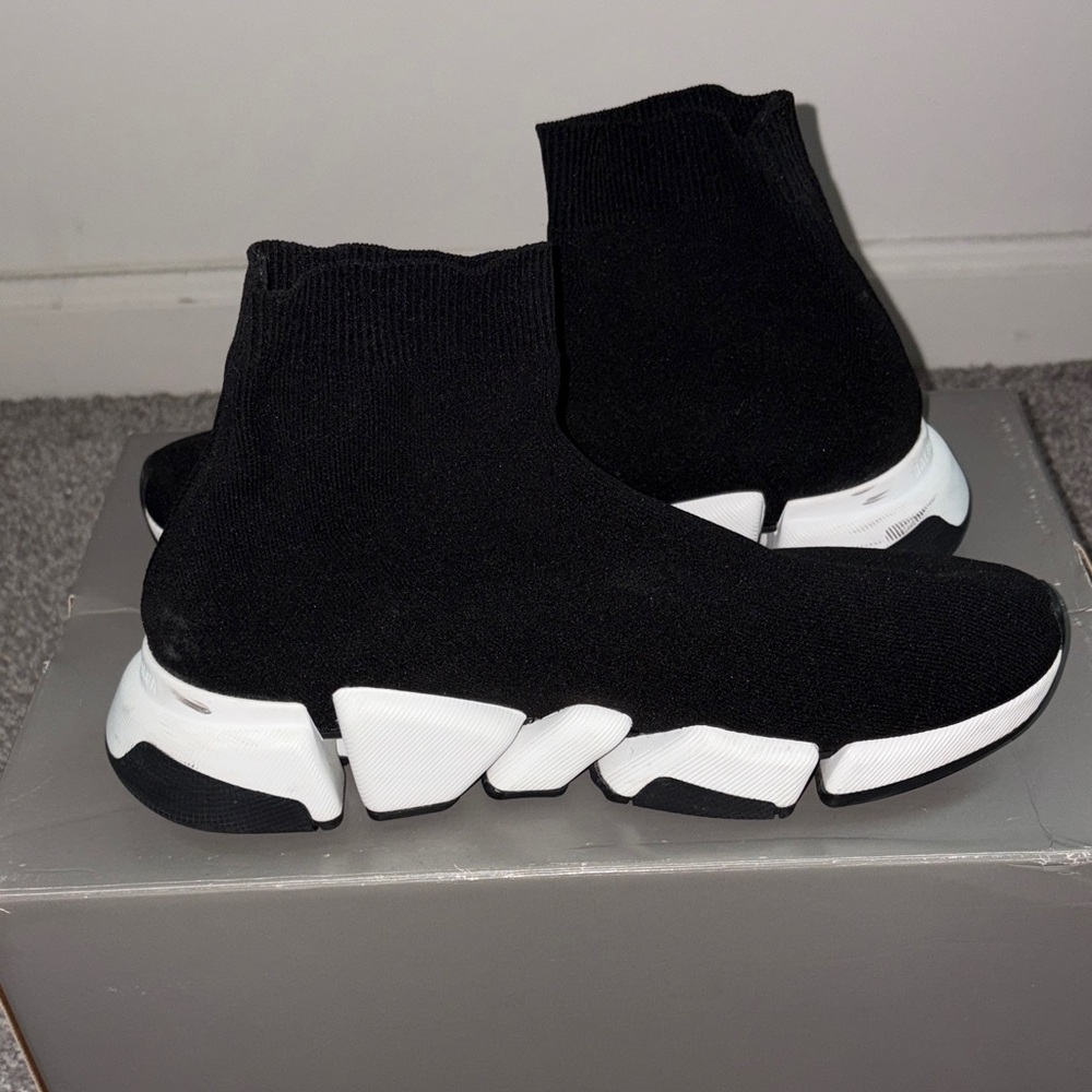 Balenciaga Black Knit Sock Sneakers with White Sculpted Sole - Picture 4 of 6